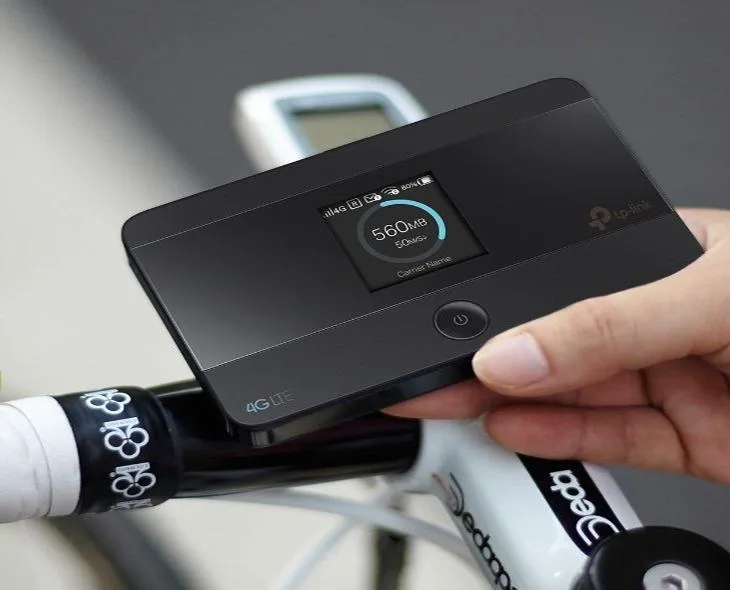 Cục wifi di động thường được dùng khi đi du lịch hoặc hoạt động ngoài trời