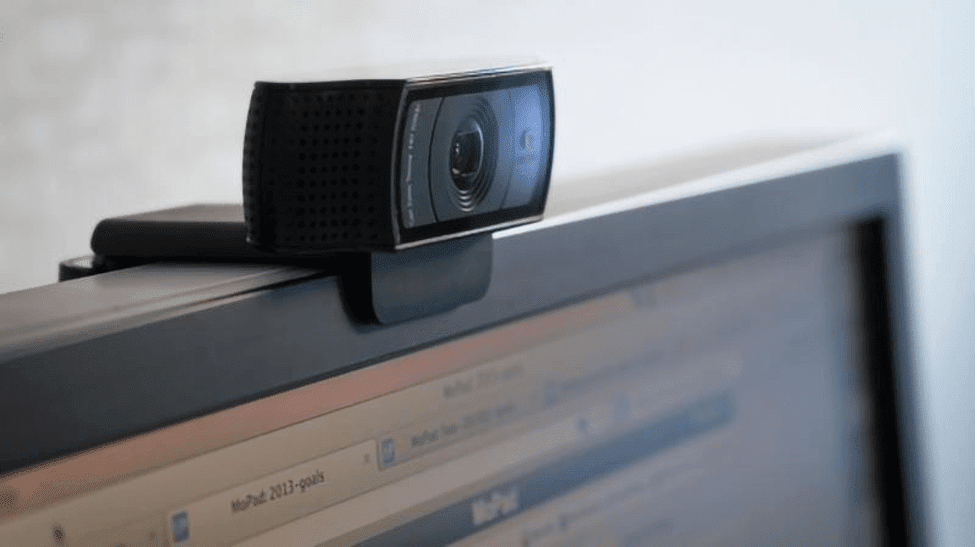 Webcam giúp mọi người kết nối gần gũi với nhau hơn (Ảnh: Internet)
